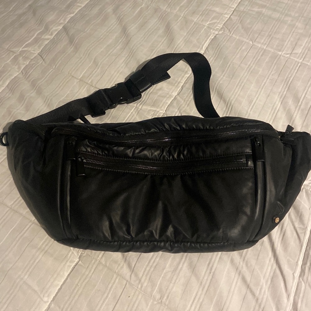 Caraa Sling Bag